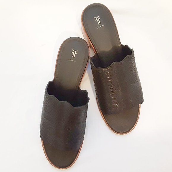 FRYE Cindy Black Leather Wave Sandals Size 10 w/Box - Picture 8 of 13